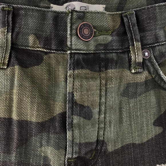 FREE PEOPLE We the Free Camo Combo Distressed Raw Hem Cutoffs Size 24 - Picture 9 of 16